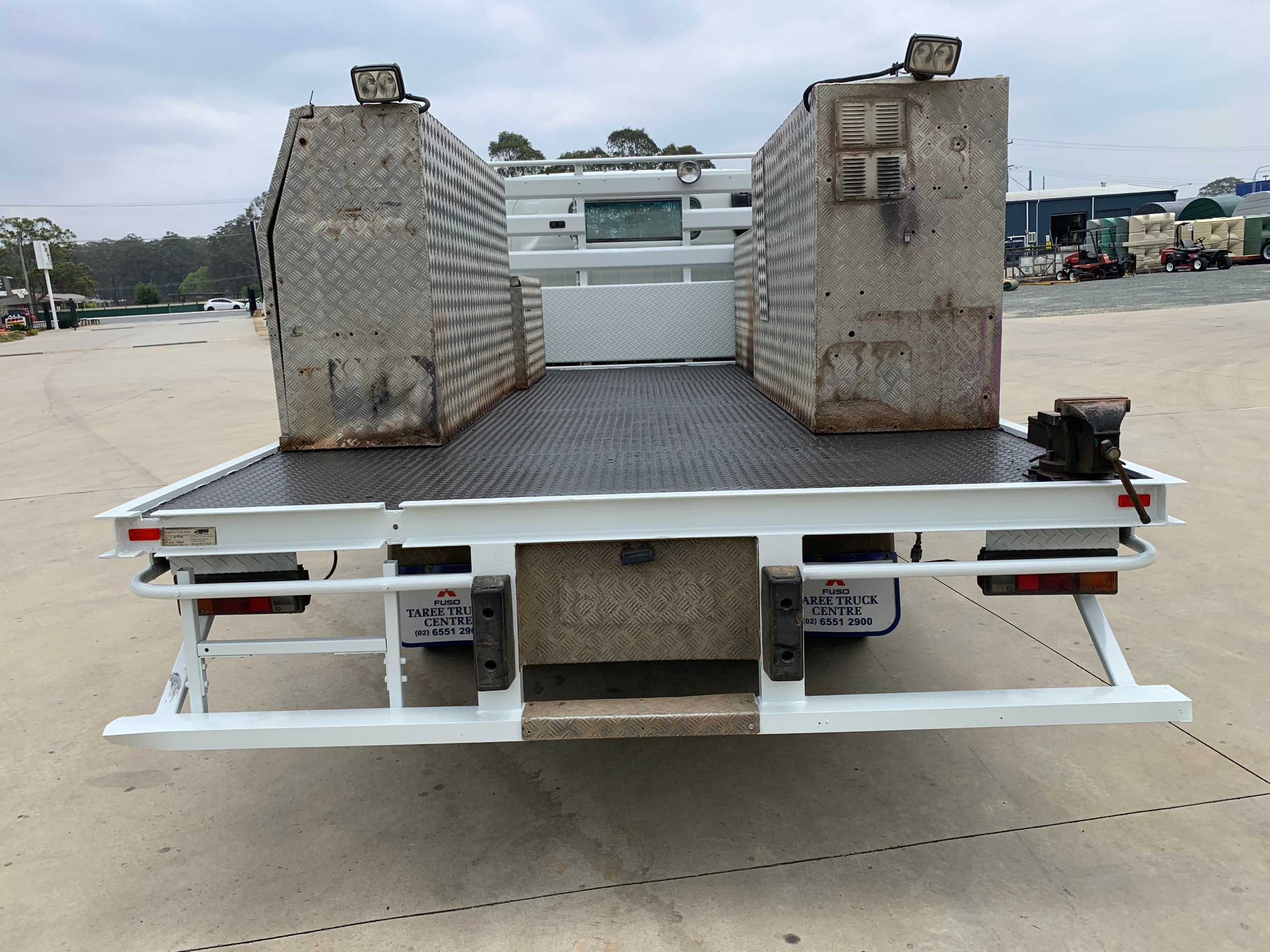 2010 Fuso Canter Manual Service Body Truck JTFD5081597 2010 Fuso Canter Manual Service Body Truck JTFD5081597