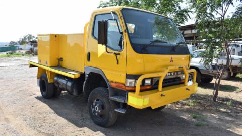 1999 mitsubishi canter 4x4 fire truck
