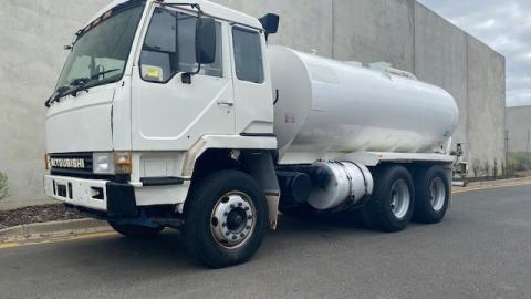 1985 mitsubishi fv458 water truck